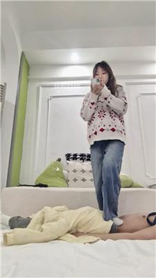 【重庆左耳SS】白袜踩踏废物奴 JS260317-10