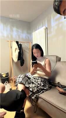 【狠心小妈】情侣主强迫闻舔场  JS261018-35